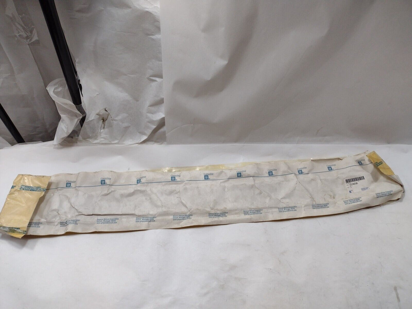 Genuine OEM GM Chevrolet C2500 Rear Driver Side Door Molding 1989-2000 15740105