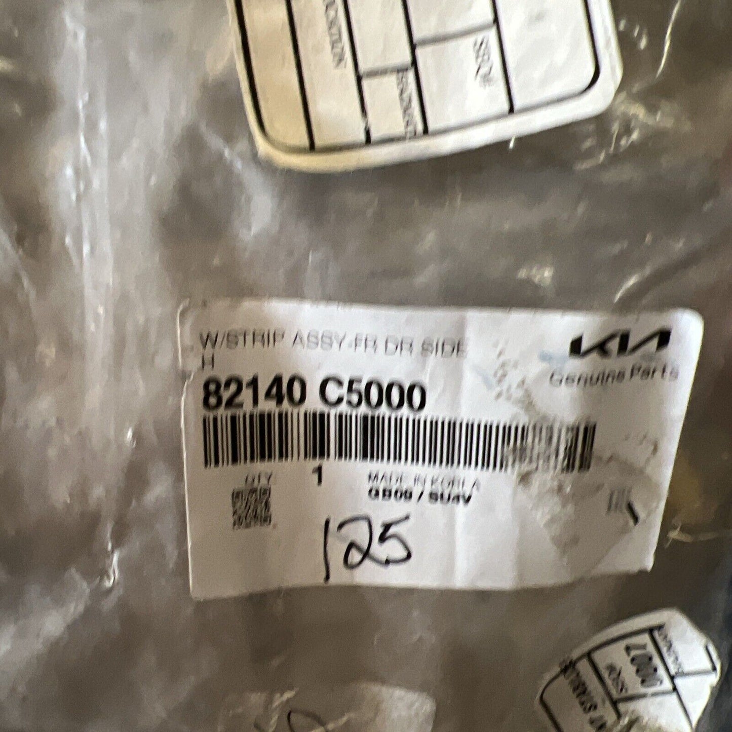 New OEM Genuine Kia Sorento 2016-2020 Right Door Weather Strip 82140C5000