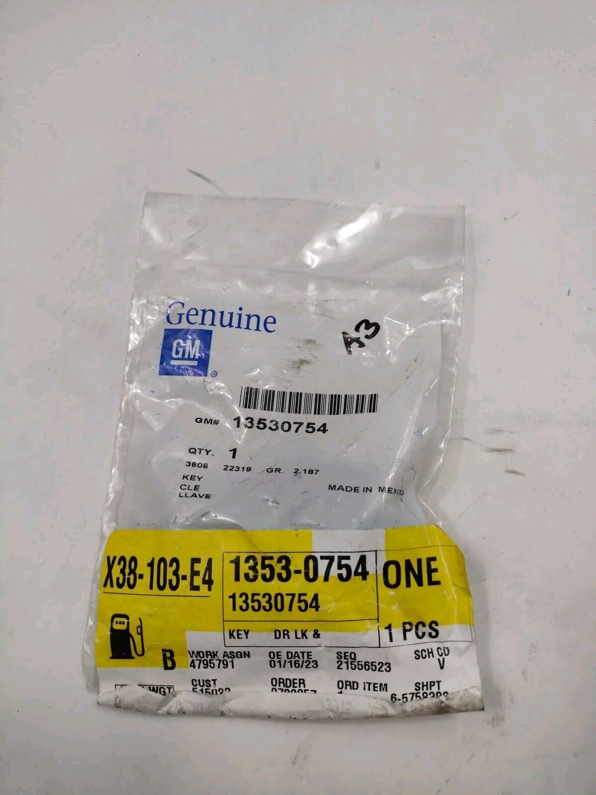 Genuine OEM GM Chevy Spark Door Lock Key Fob 2019-2022 13530754