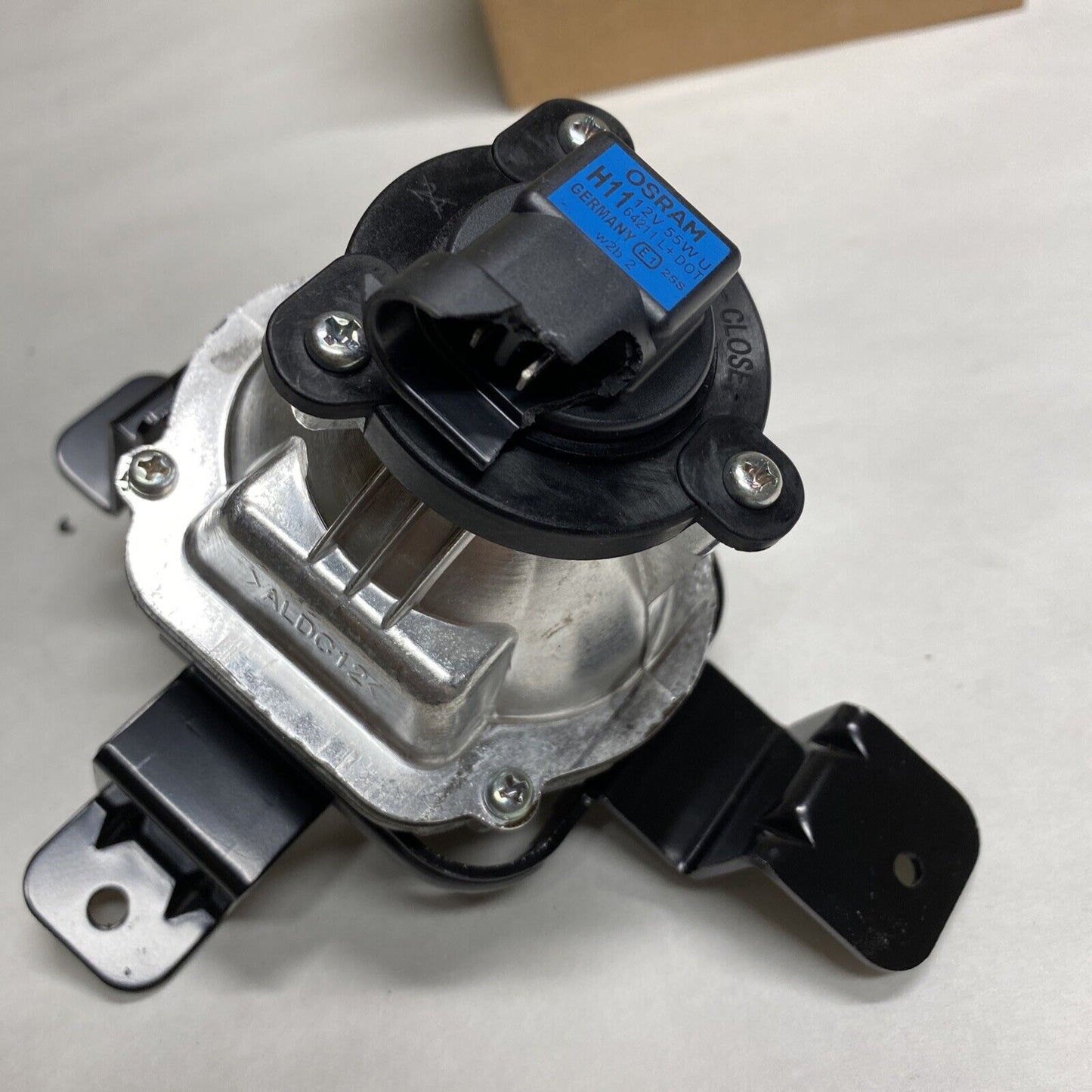 New OEM GM Chevy Spark Fog Light Lamp Passenger Side *DAMAGED* 2013-15 95987121