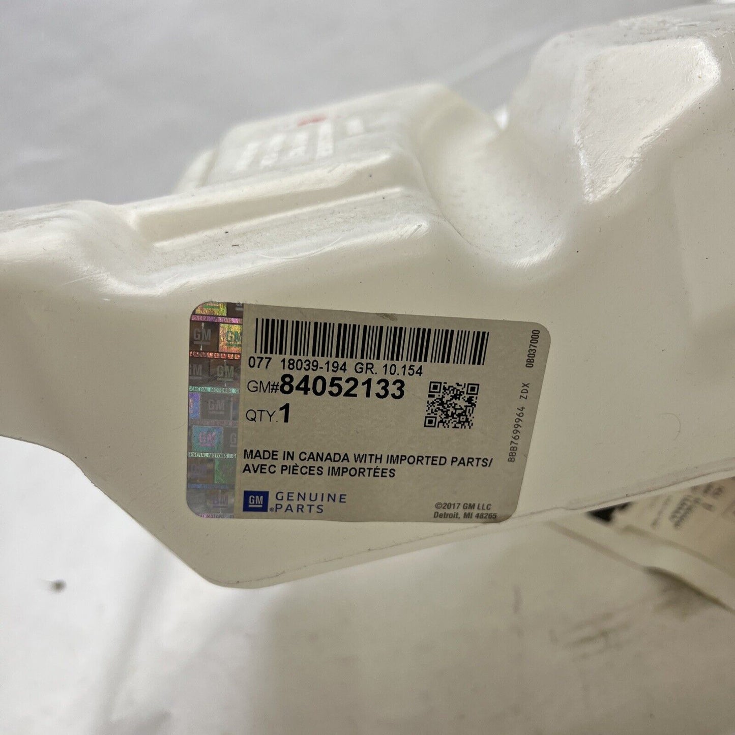 New OEM Genuine GM Equinox 2017 Windshield Washer Fluid Reservoir 84052133