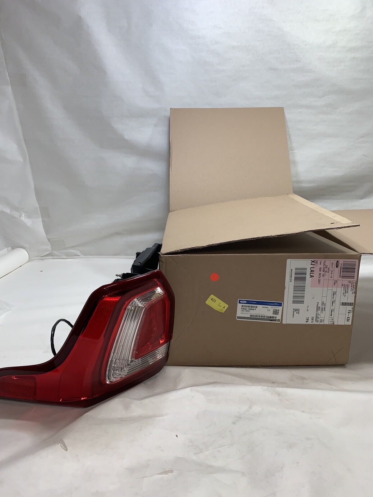 New OEM Ford Explorer Tail Light GENUINE Passenger Side 2016-19 FB5Z13404F