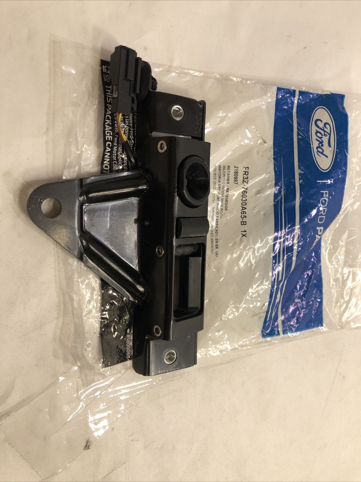 Genuine Ford Retainer 2015-2021 FR3Z-76030A65-B