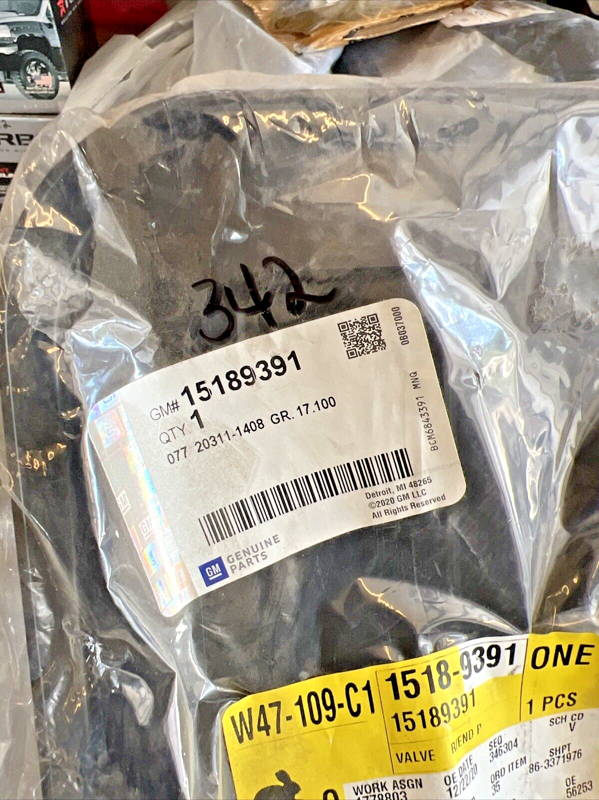 Genuine OEM GM Chevrolet Trailblazer Body Pressure Relief Valve 02-09 15189391