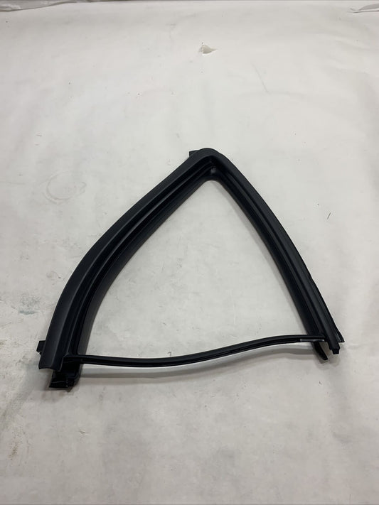 New OEM Nissan/INFINITI Vent Window Weatherstrip 82272-3BA0A