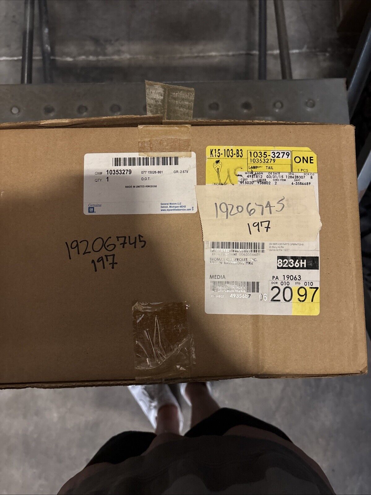 Genuine OEM GM Chevy Venture Tail Light 1997-2005 19206745