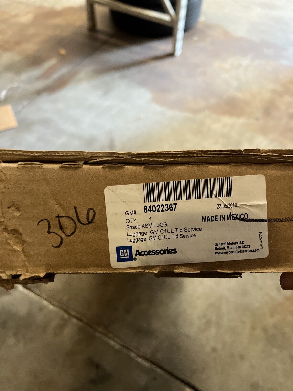 Genuine OEM GM Cadillac XT5 Rear Shade 2017-2021 "Titanium" 84022367