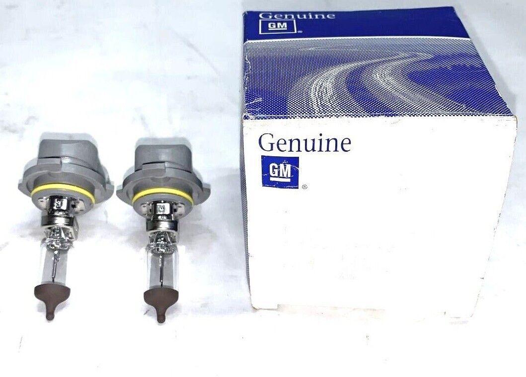 New OEM GM NOS Light Bulbs Set OF 2 89024715