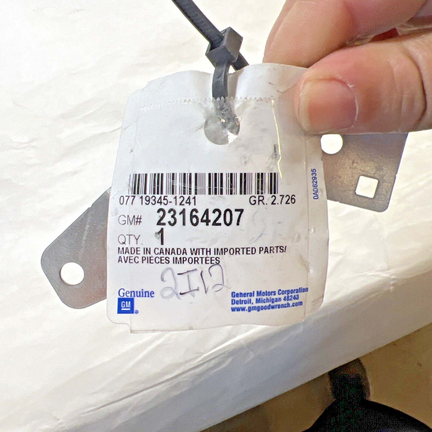 Genuine OEM GM Chevrolet Front Right Side Headlight Headlamp Bracket 23164207