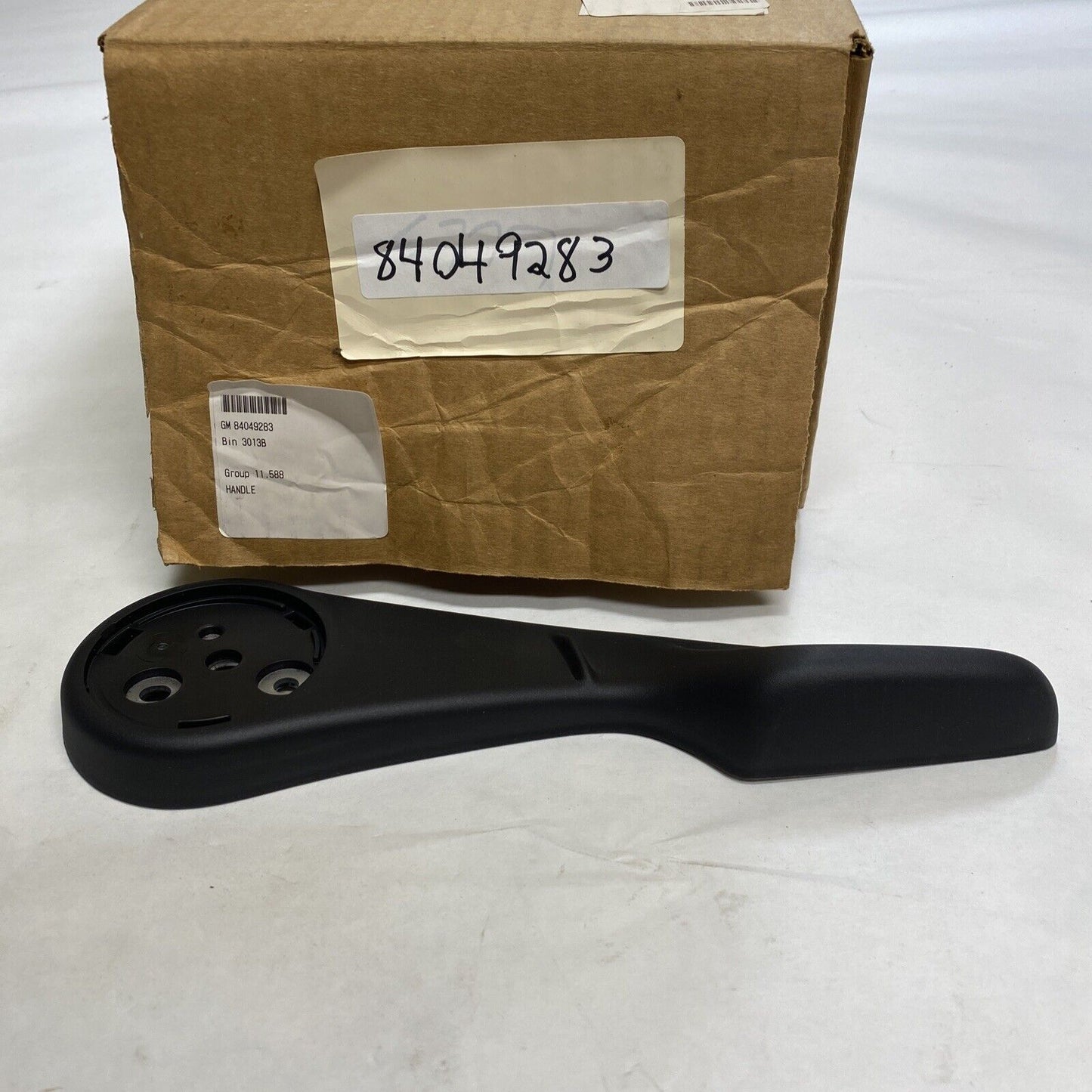 New OEM Genuine GM Seat Handle LH Driver Side Traverse, Cruze, 84049283