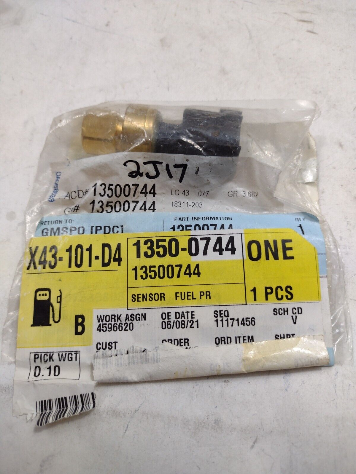 Genuine OEM GM Chevy Escalade Fuel Pressure Sensor 2007-2009 13500744