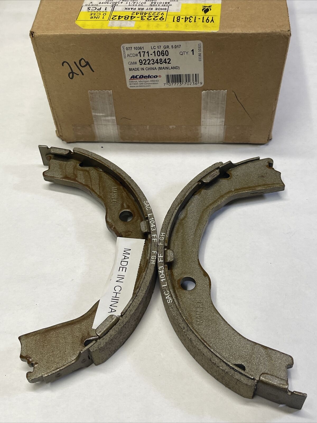 Genuine GM Chevrolet Rear Parking Brake Shoe 10-15 92234842