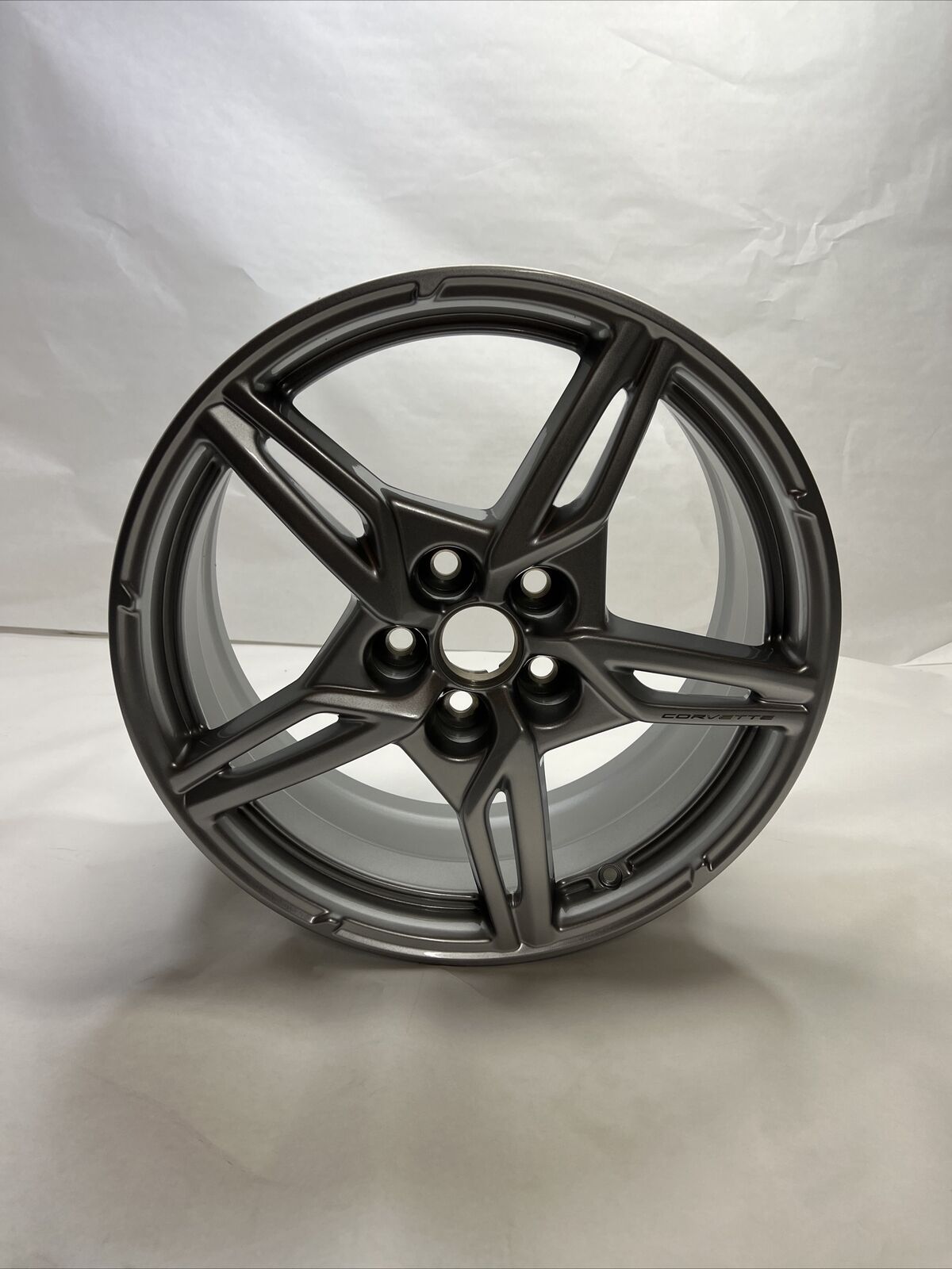 New OEM GM Chevy Corvette Stingray 19x8.5 Aluminum Front Wheel Silver 84785086