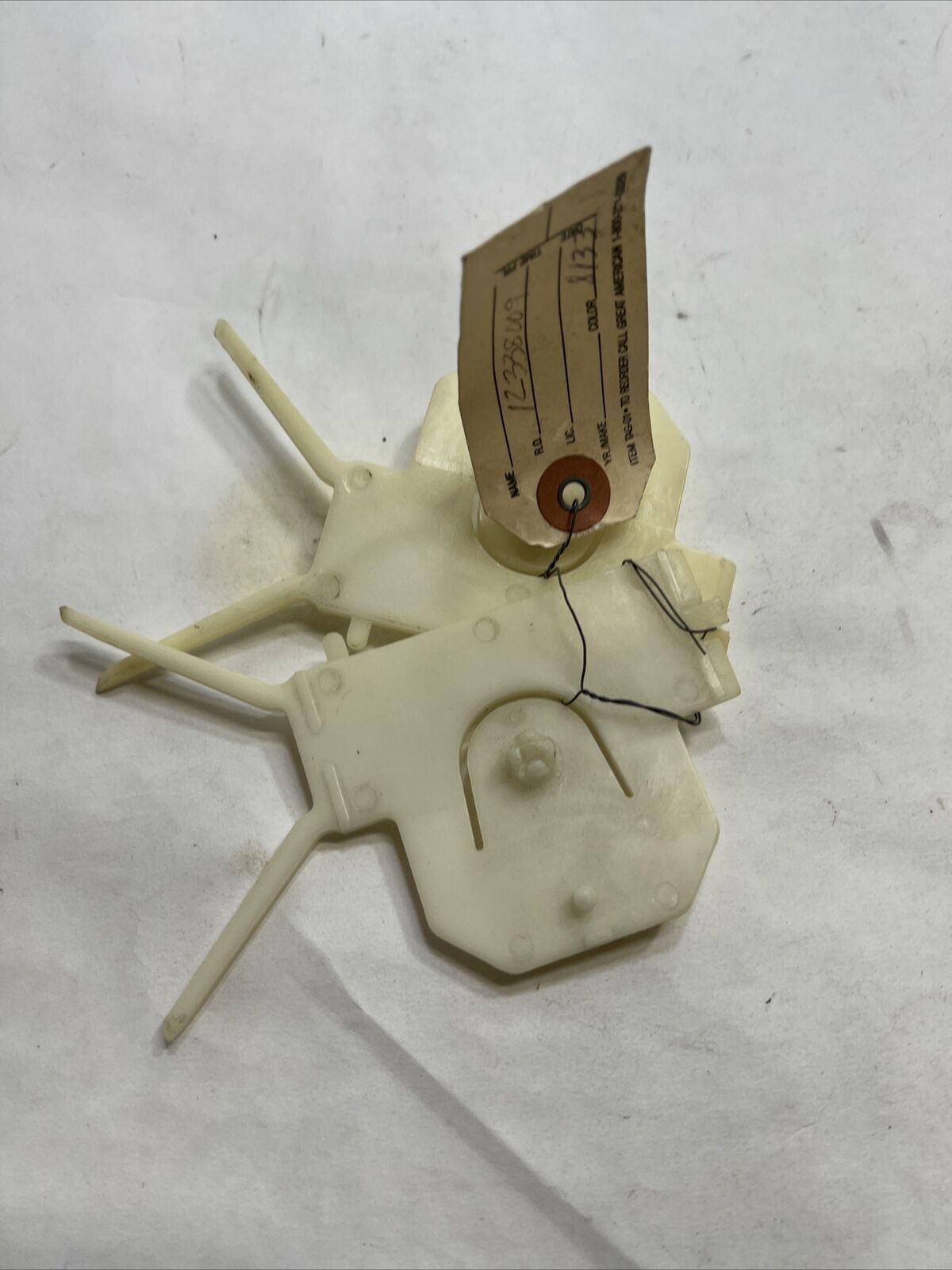 New OEM GM Quarter Molding Clip Rear 12338009