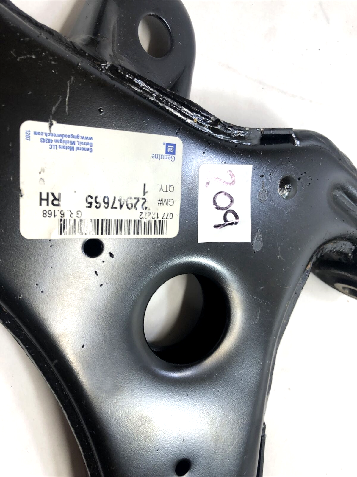 New OEM Genuine GM 1997-2016 Front Passenger Side Lower Control Arm 22947665