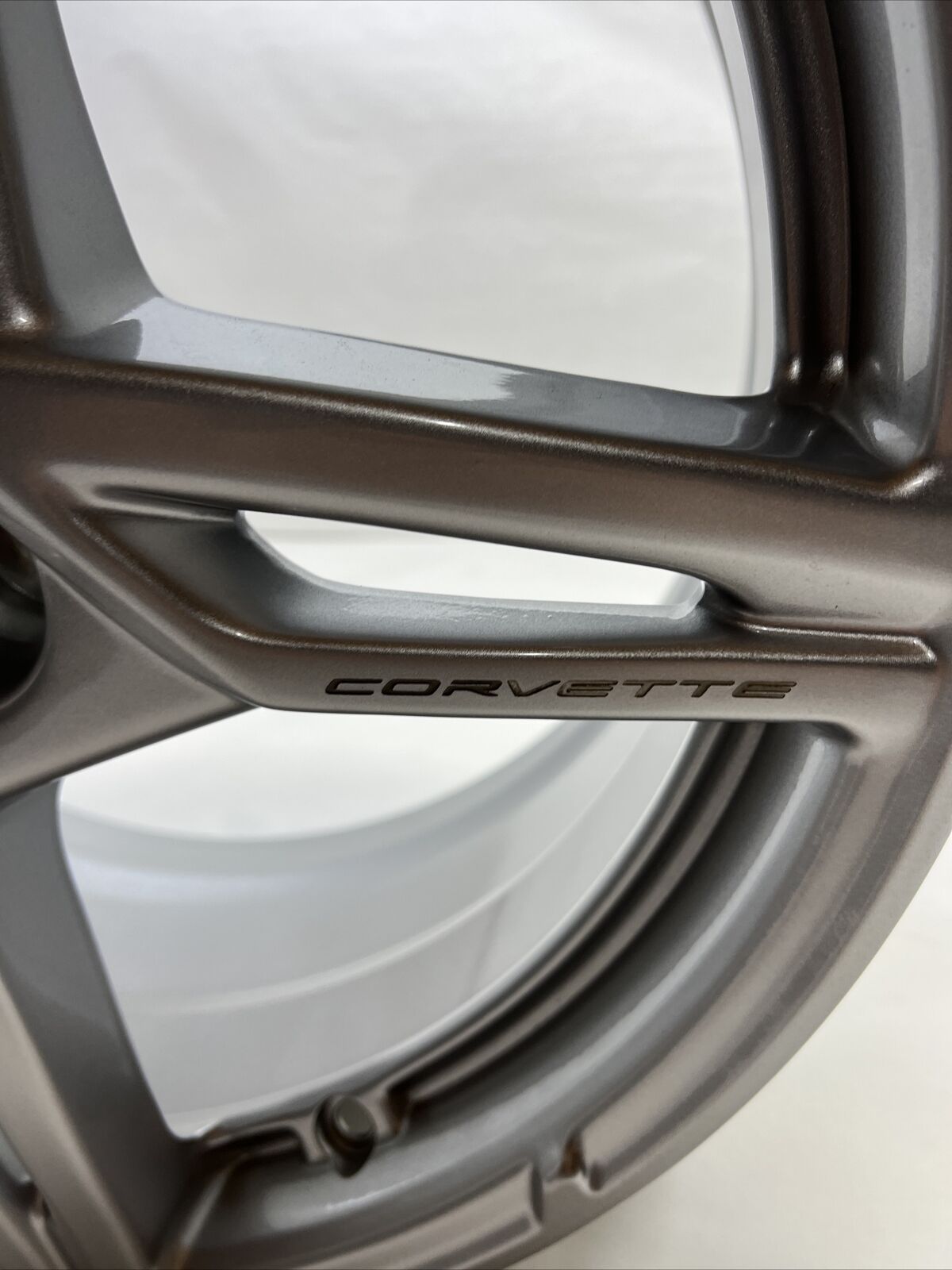 New OEM GM Chevy Corvette Stingray 19x8.5 Aluminum Front Wheel Silver 84785086