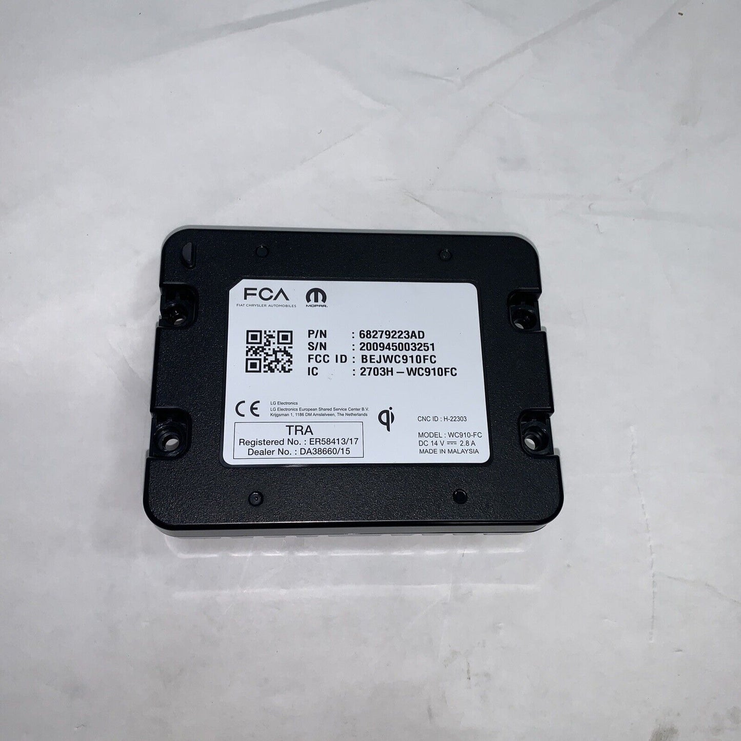 New OEM Mopar Ram 1500 2500 3500 Wireless Device Charger 2019-21 68279223AD
