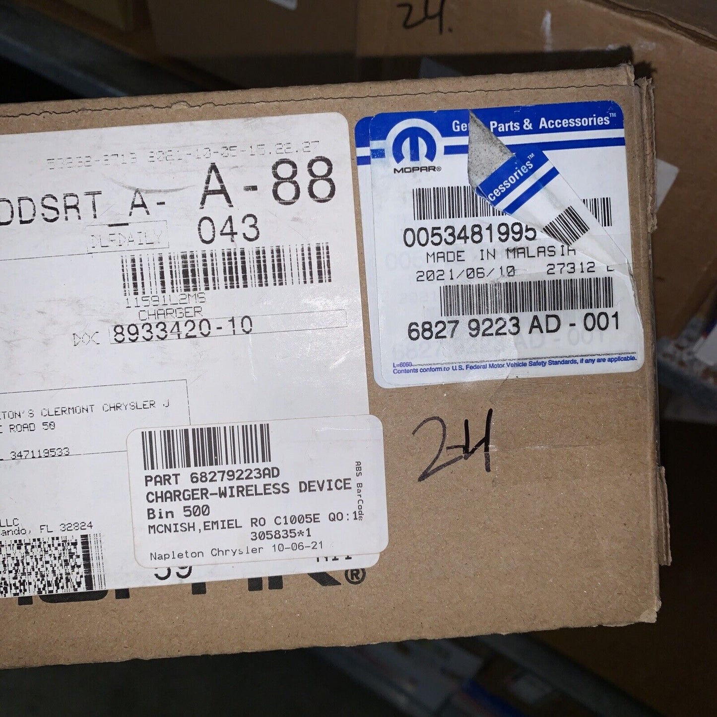 New OEM Mopar Ram 1500 2500 3500 Wireless Device Charger 2019-21 68279223AD