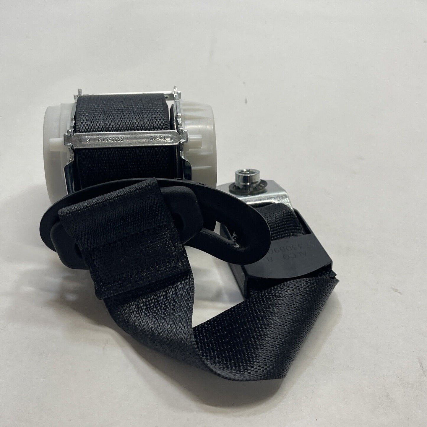 New OEM Mopar Jeep CHEROKEE REAR RIGHT SEAT BELT RETRACTOR OEM 6MH88DX9A DAMAGED