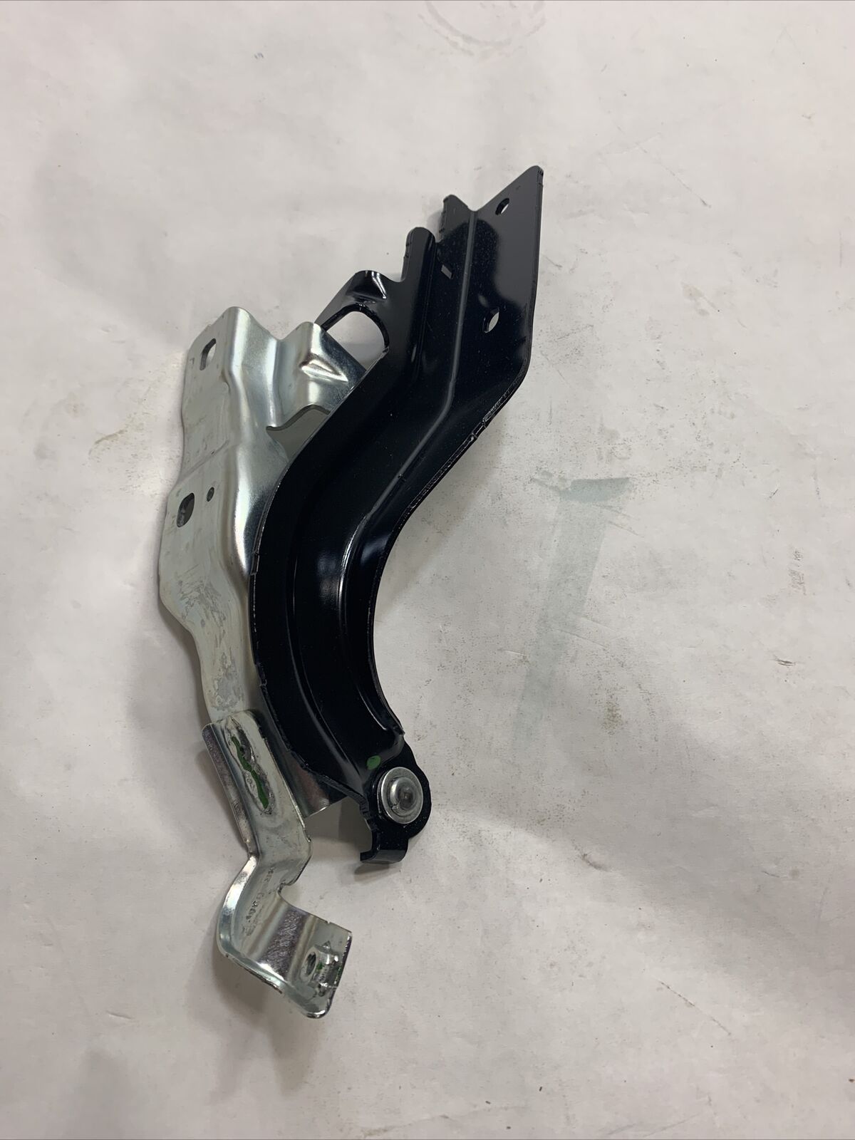 New OEM Nissan Maxima Hood Hinge Right Passenger Side 2016-2017 654004RA0A