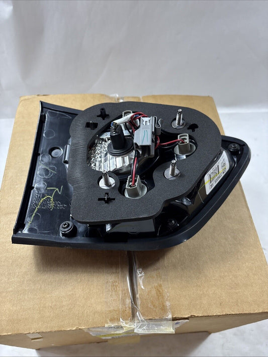 Genuine OEM GM Chevy Traverse Tail Lamp Assembly 2013-2017 20956906