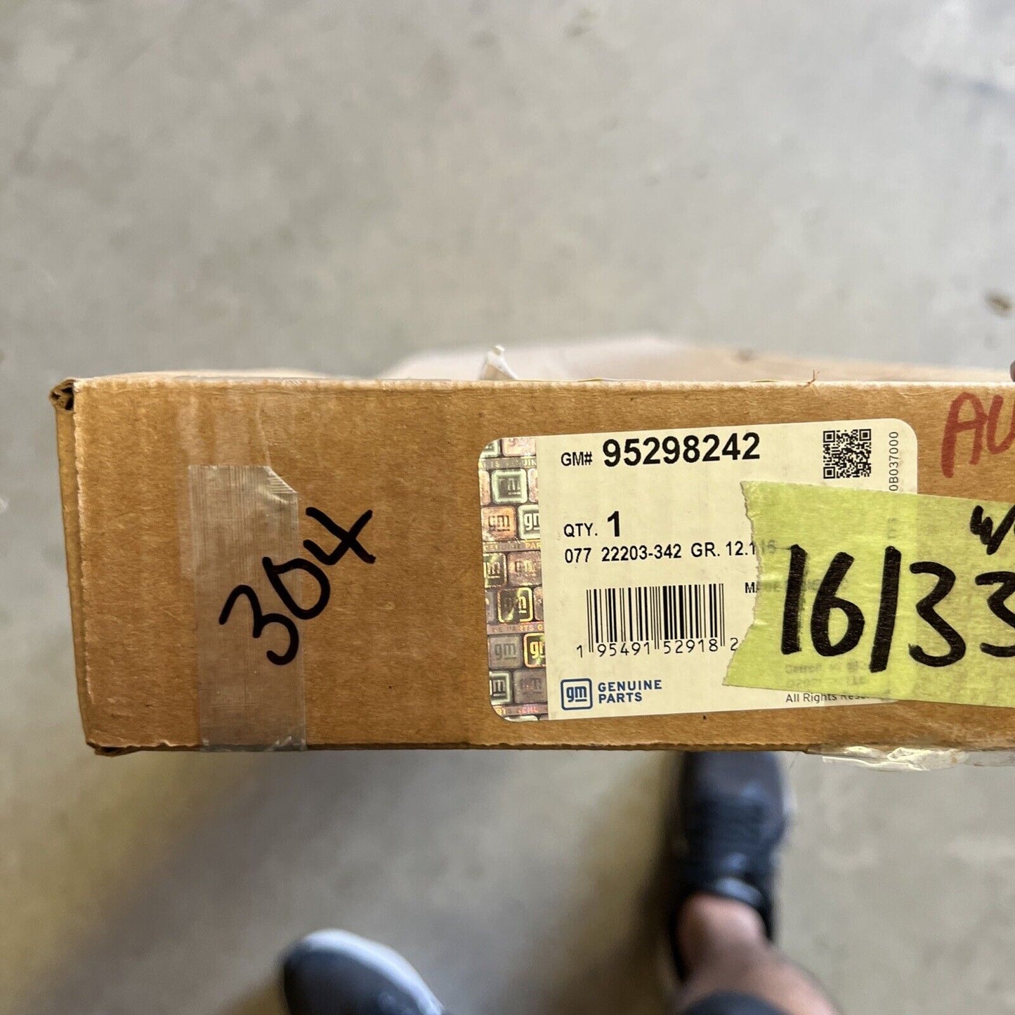 New OEM Genuine GM Trax Right Passenger Side Wheel Opening Molding 95298242