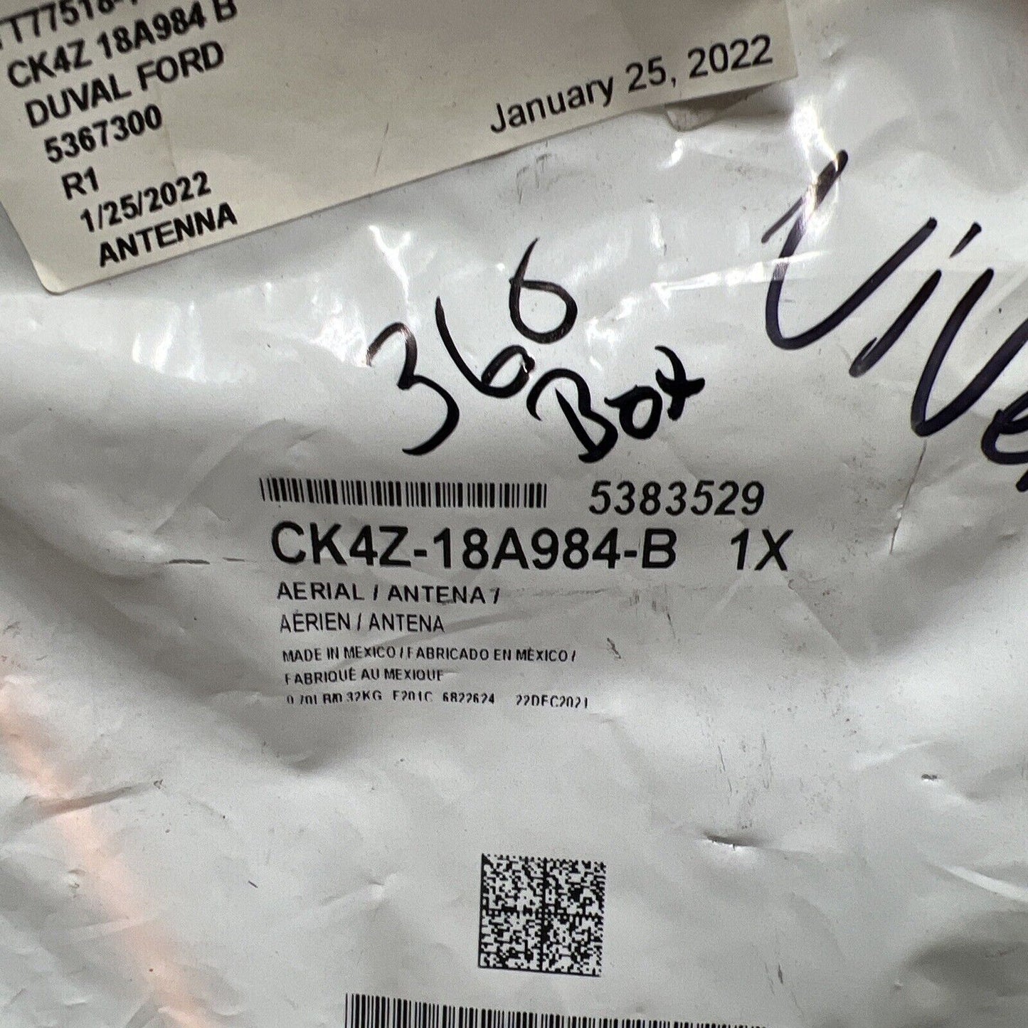 New OEM Genuine Ford Radio Antenna Aerial Assembly Base CK4Z18A984B