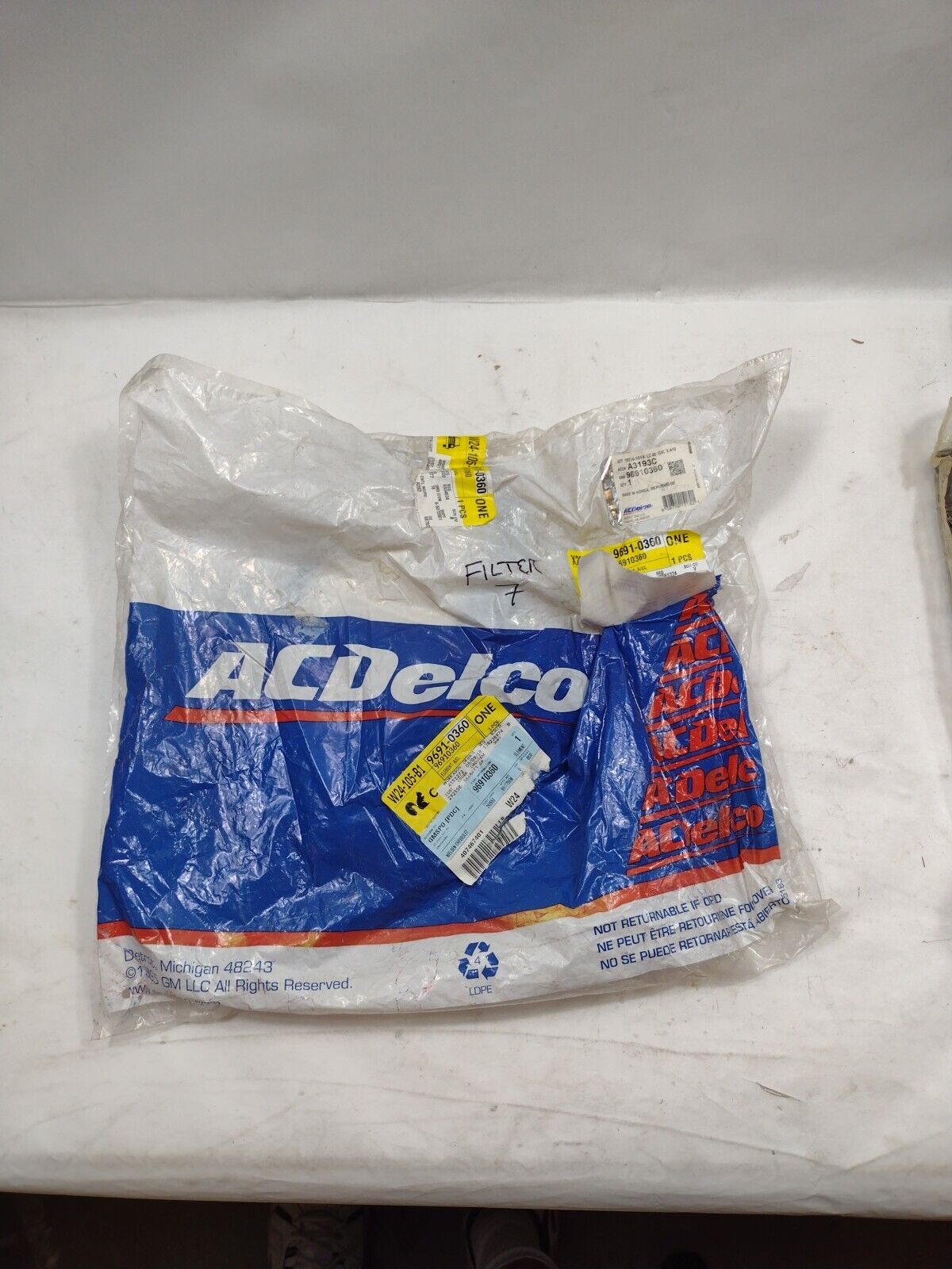 GM Genuine Parts 96910360 Air Filter