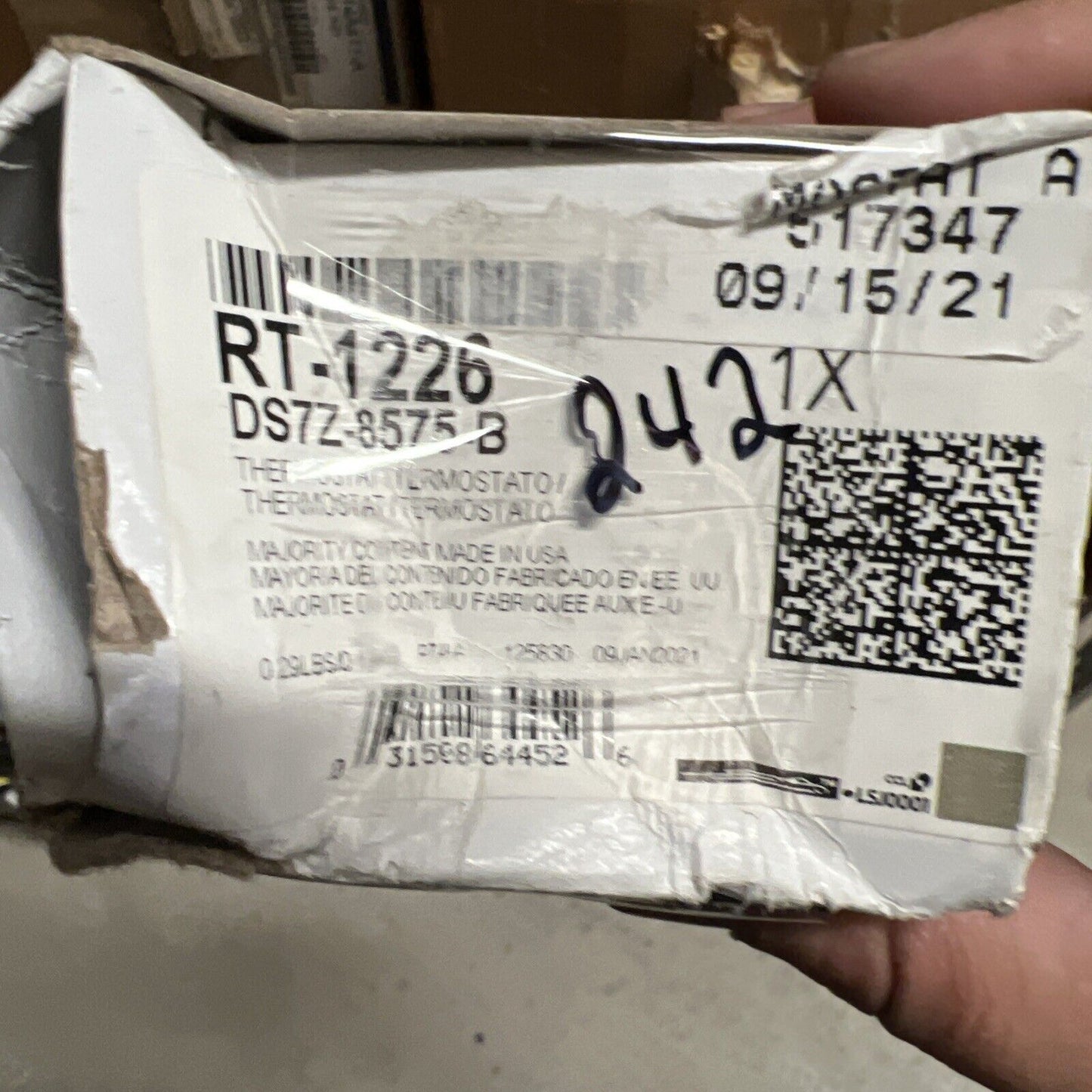 New OEM Ford Coolant Thermostat DS7Z-8575-B Motorcraft RT-1226