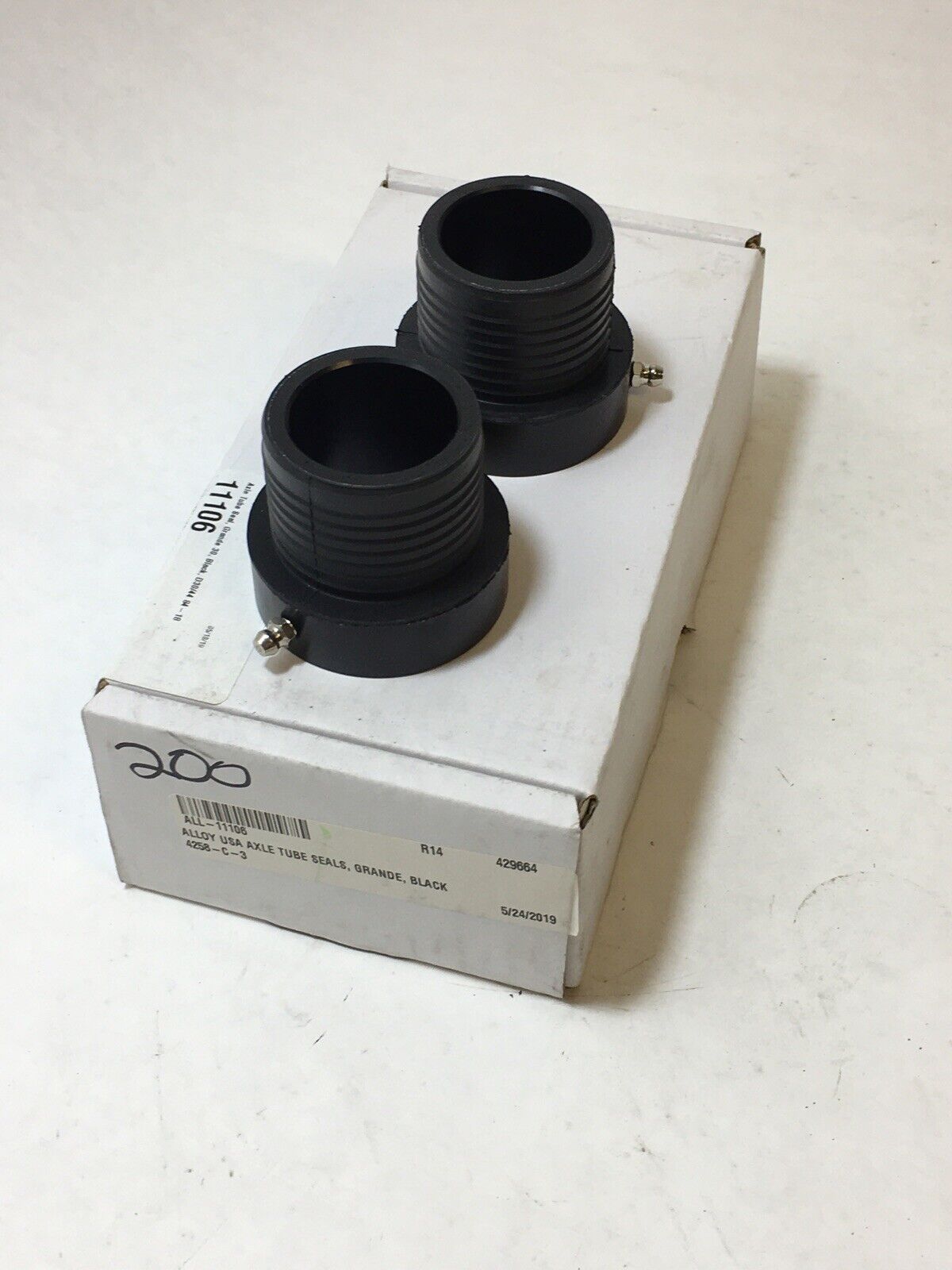 New Axle Tube Seal for 1987-2018 Jeep Grand Cherokee Alloy USA 11106