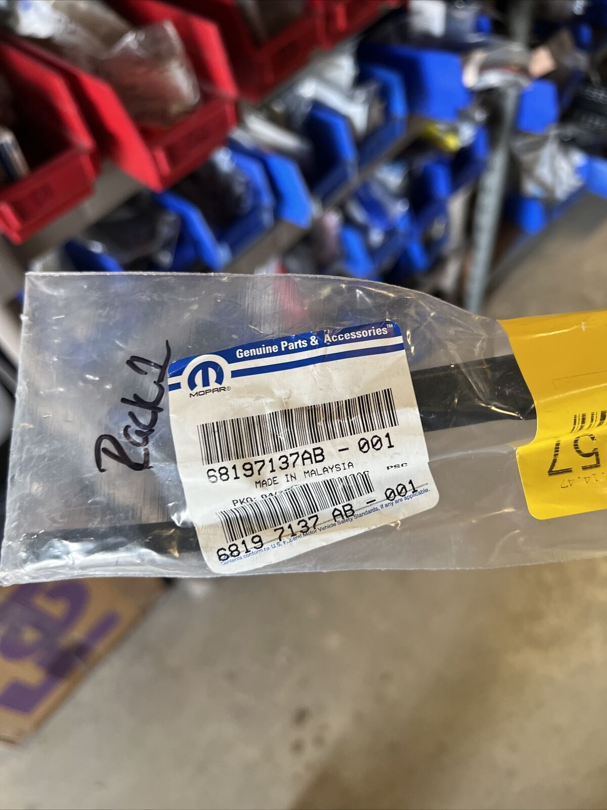 New OEM Genuine Mopar Front Wiper Arm Jeep Cherokee Passenger 2014-22 68197137AB