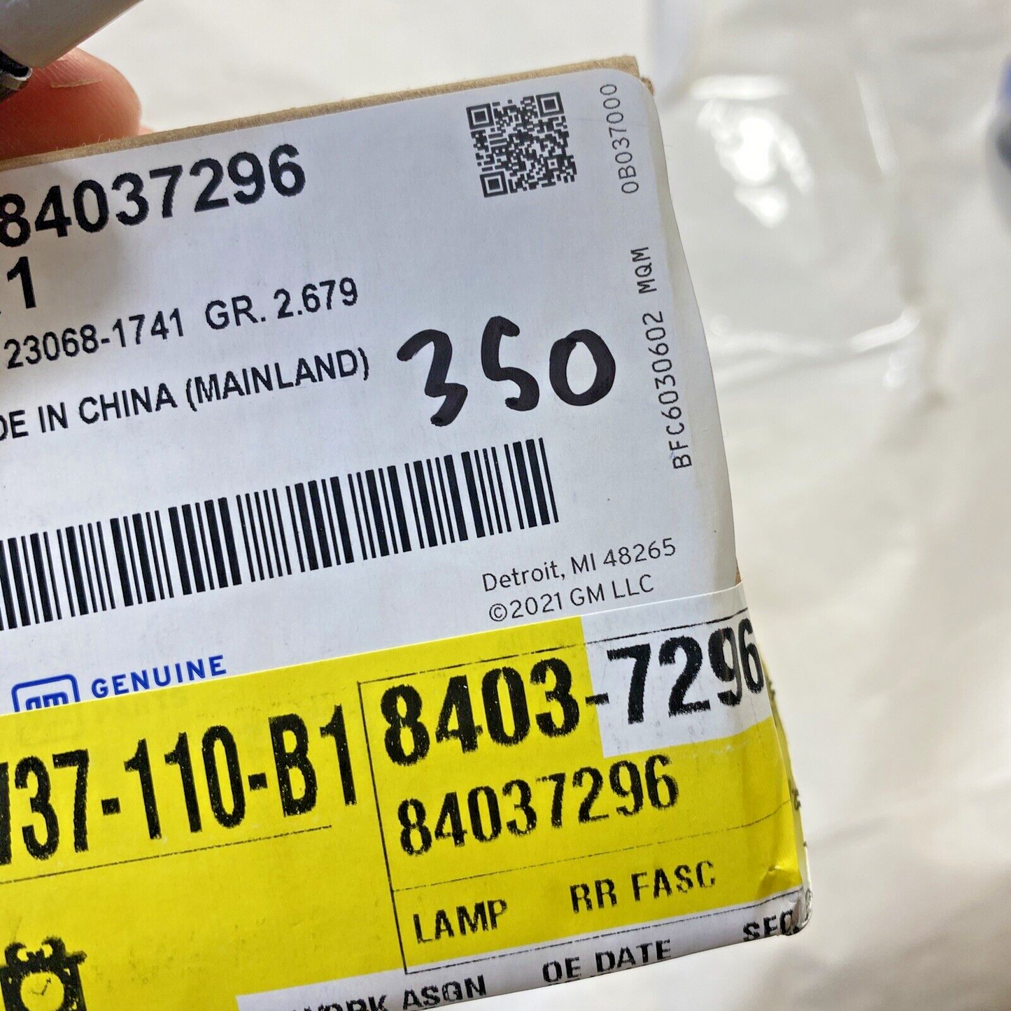 Genuine OEM GM Cruze Rear Left Driver Side Bumper Reflector 2016-2019 84037296