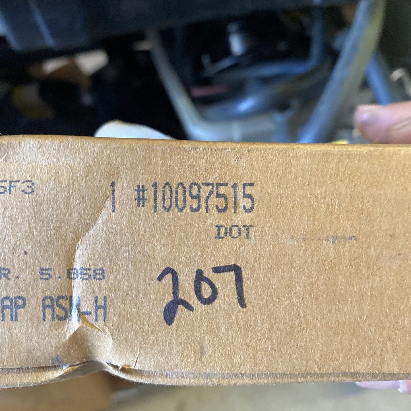 New OEM Gm GMC 1989-2005 Chevy Beretta Center Cap Wheel Cap 10097515