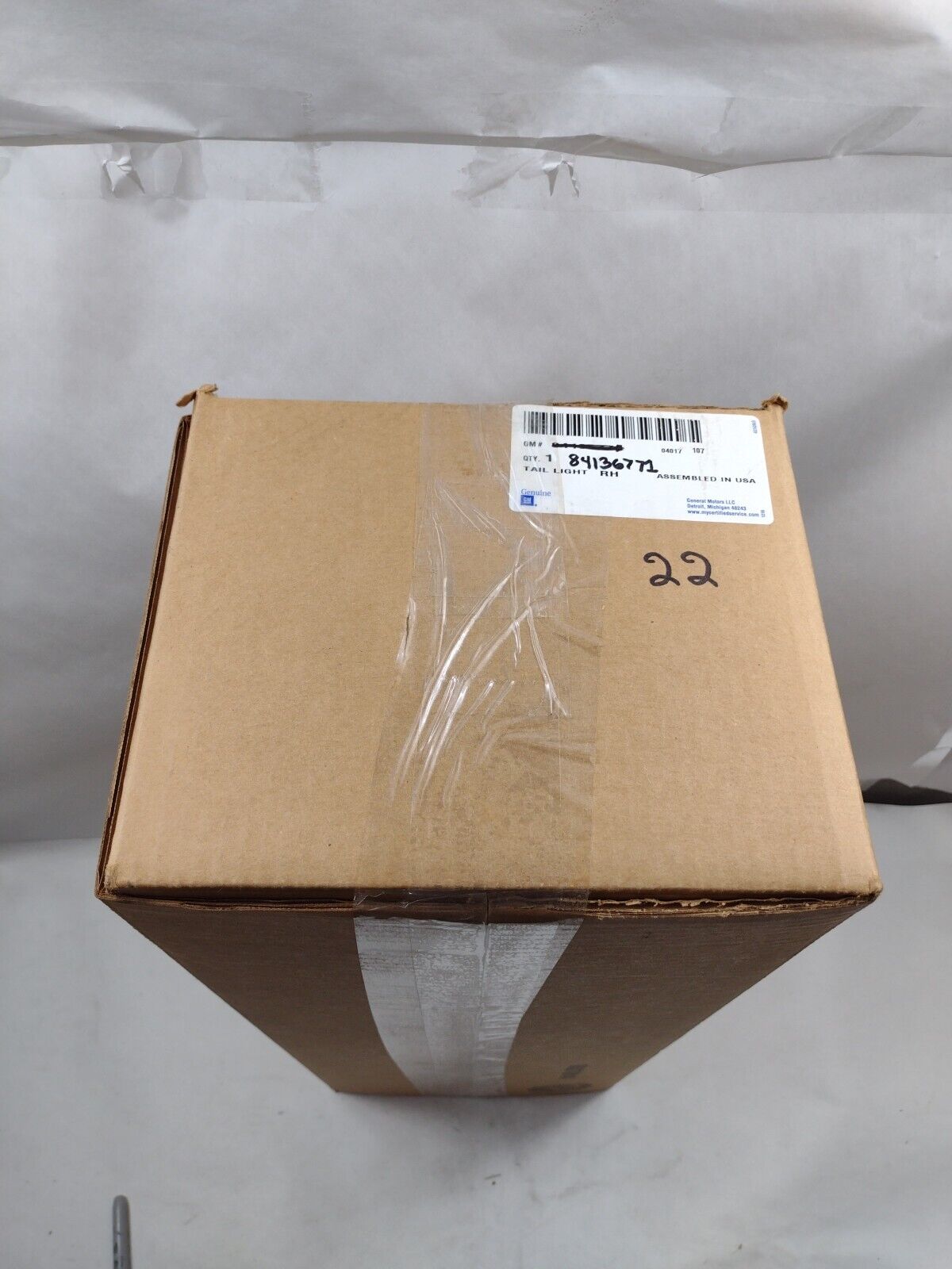 Genuine OEM GM Chevrolet Camaro Passenger Side Tail Light 2016-2018 84136771