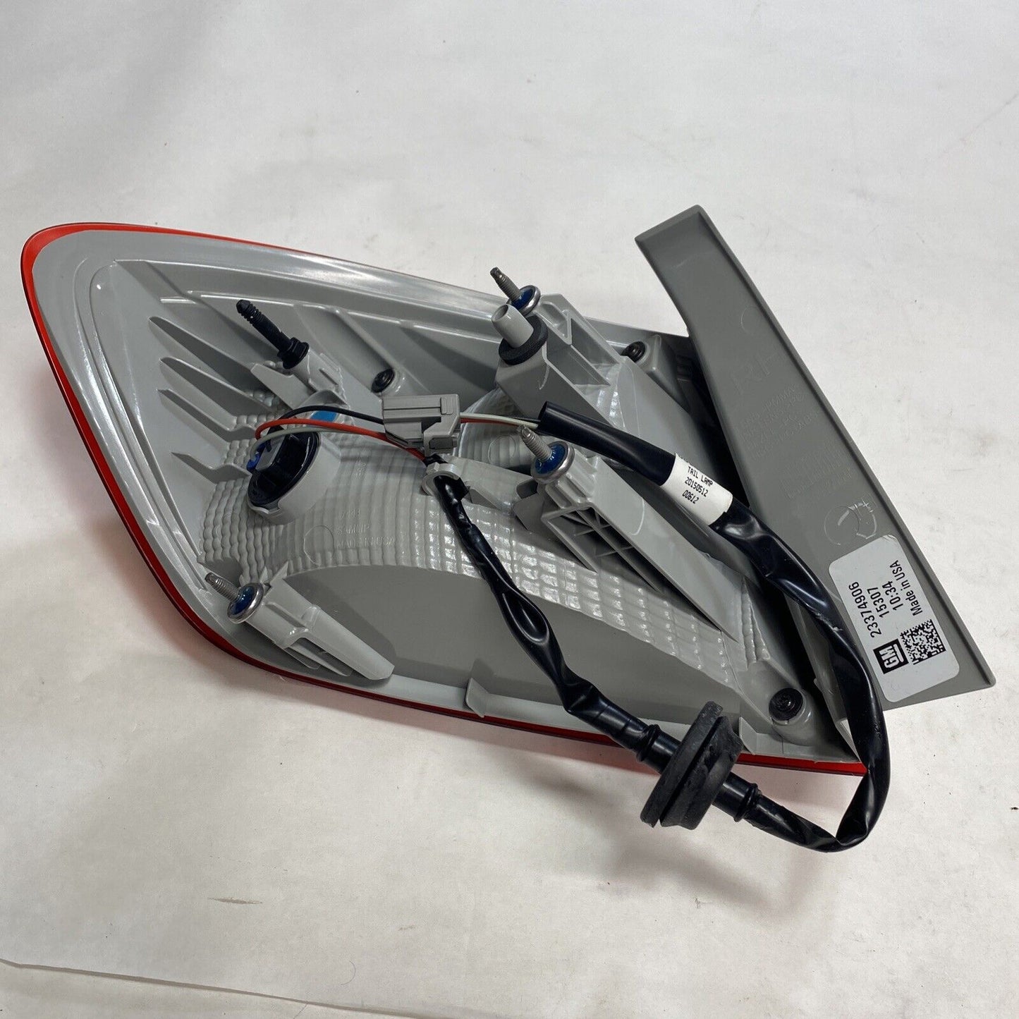 New OEM GM Chevy Cruze Tail Light GENUINE Passenger Side 2016-17 84078119