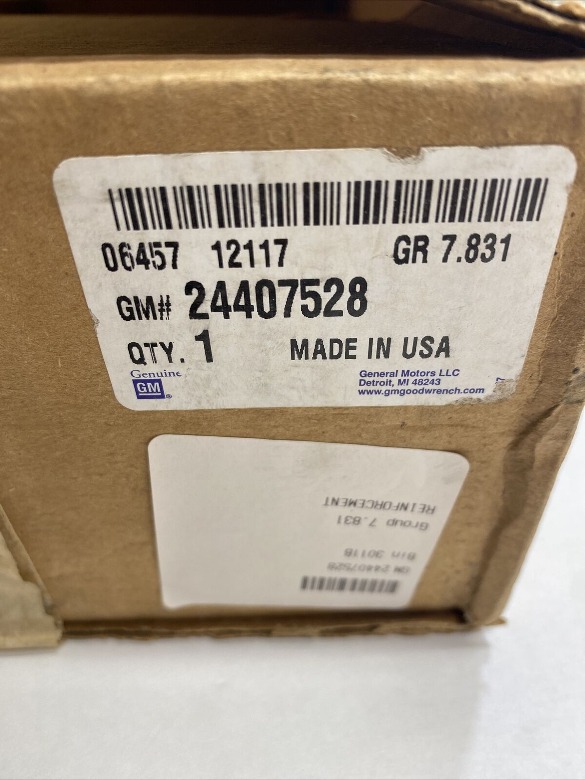 New OEM GM Saturn L100 L200 Bumper Reinforcement Rear 2000-02 Right 24407528