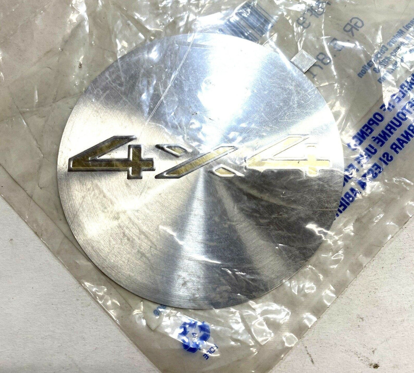 New OEM GM Chevy Blazer C1500 C2500 C3500 K1500 K2500 Wheel Cap Emblem 15550449