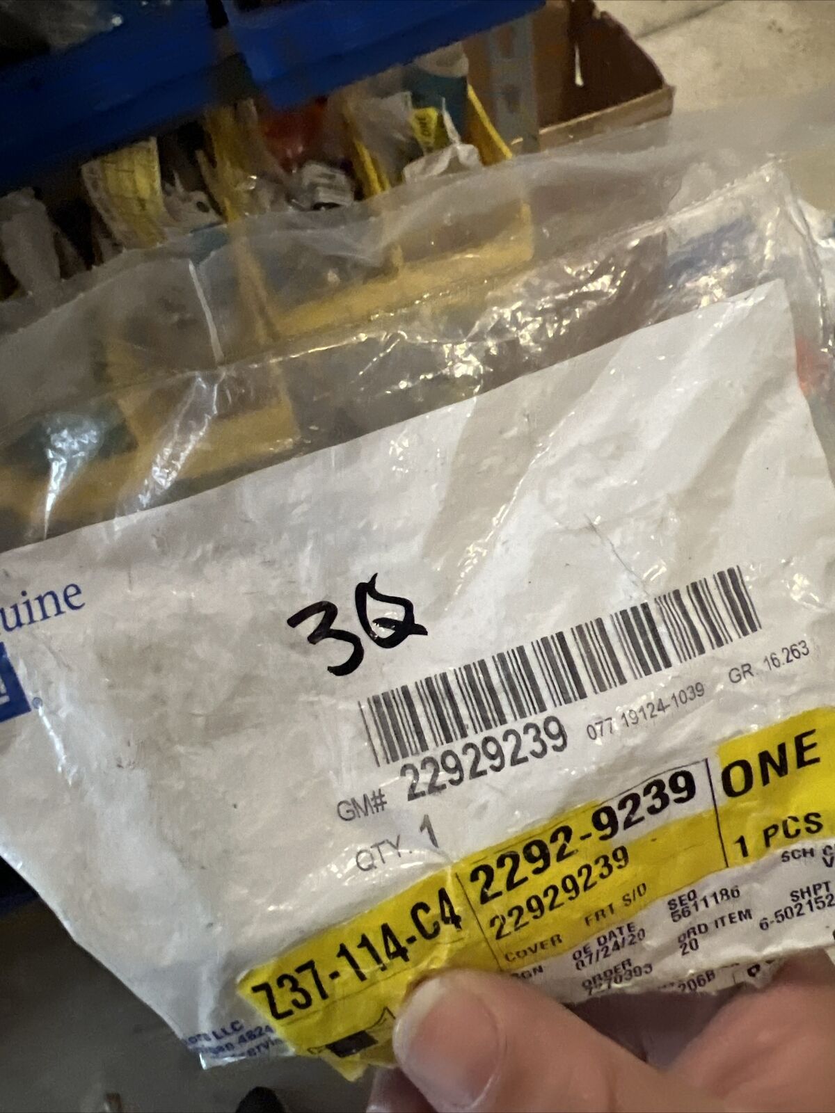 Genuine OEM GM Tahoe Front Door without Lock Cylinder Hole Cover 14-20 22929239