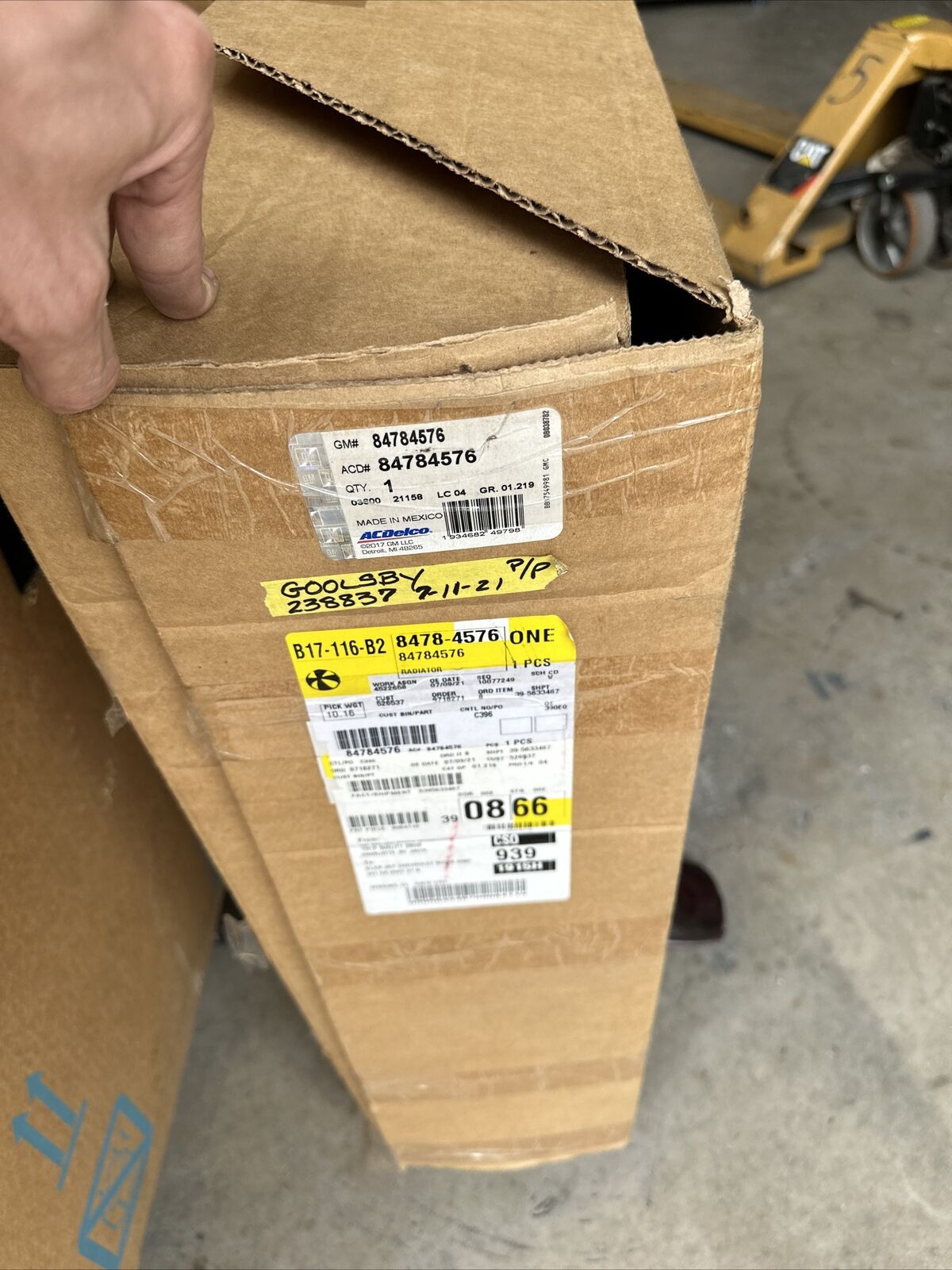 New OEM GM Engine Radiator 84784576