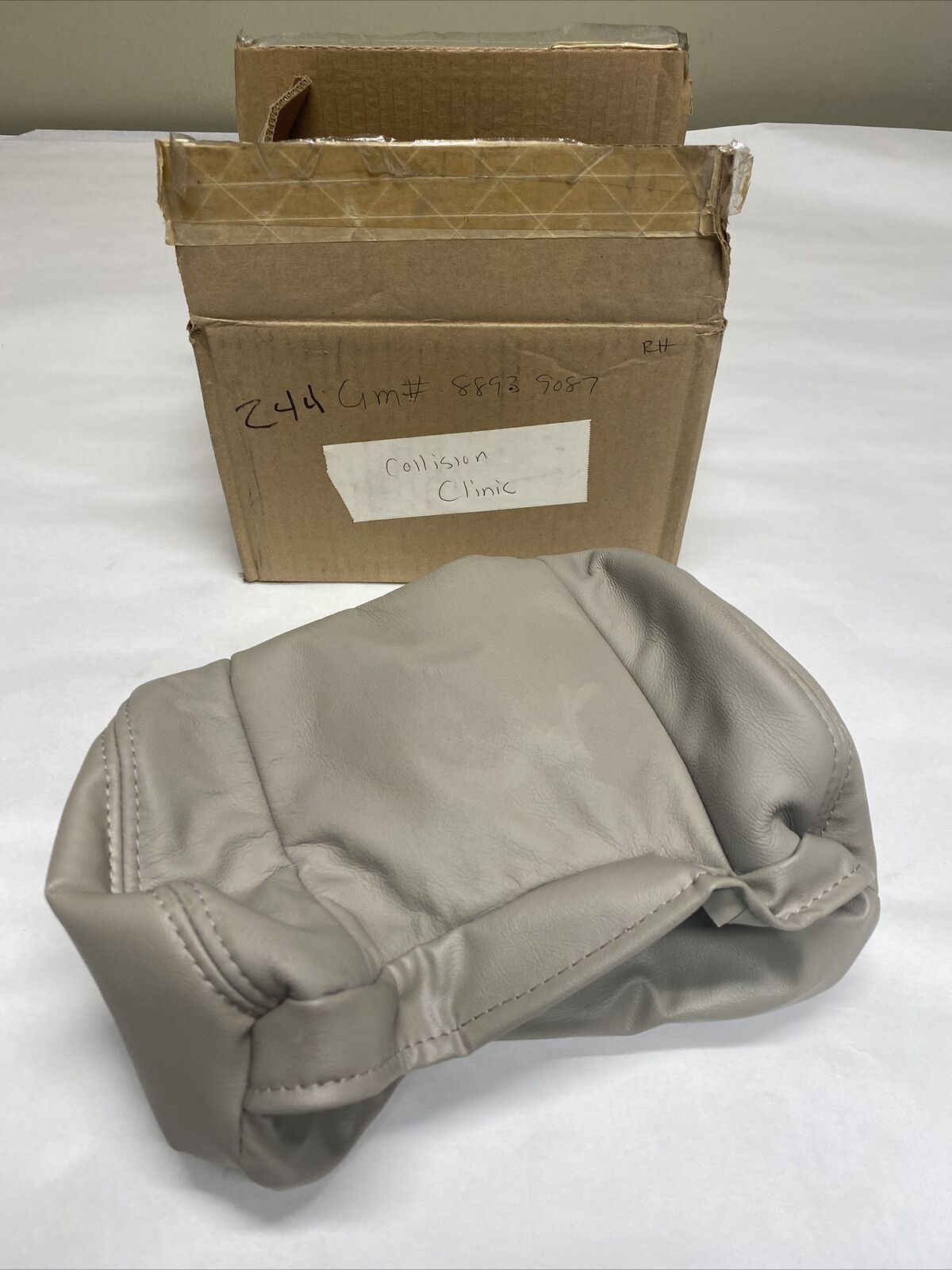 New OEM GMC Yukon Headrest Leather Upholstery Neutral 2001-02 88939087