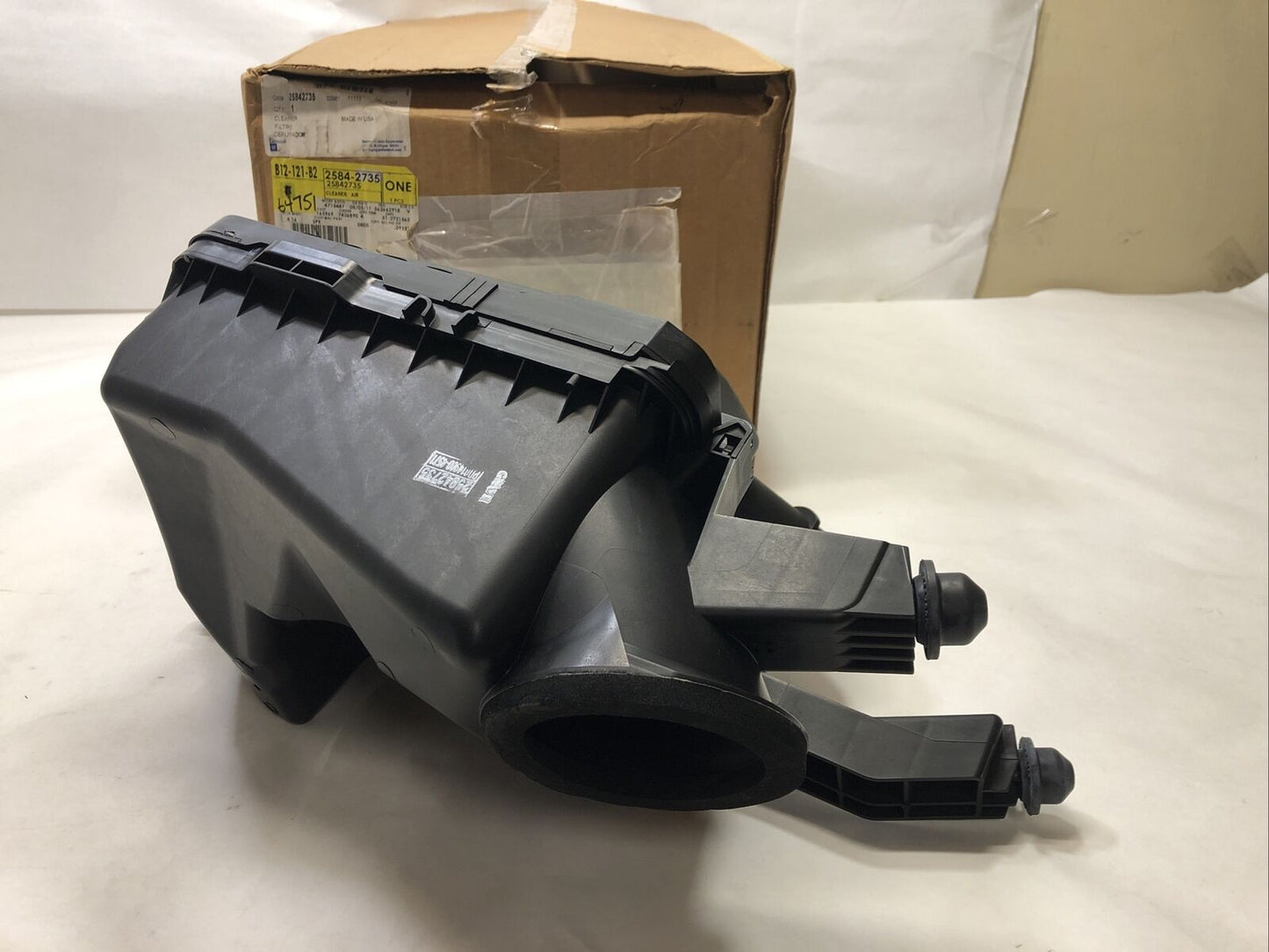 New OEM GM Chevy Malibu Air Cleaner Intake-Filter Box Housing 07-12 25842735