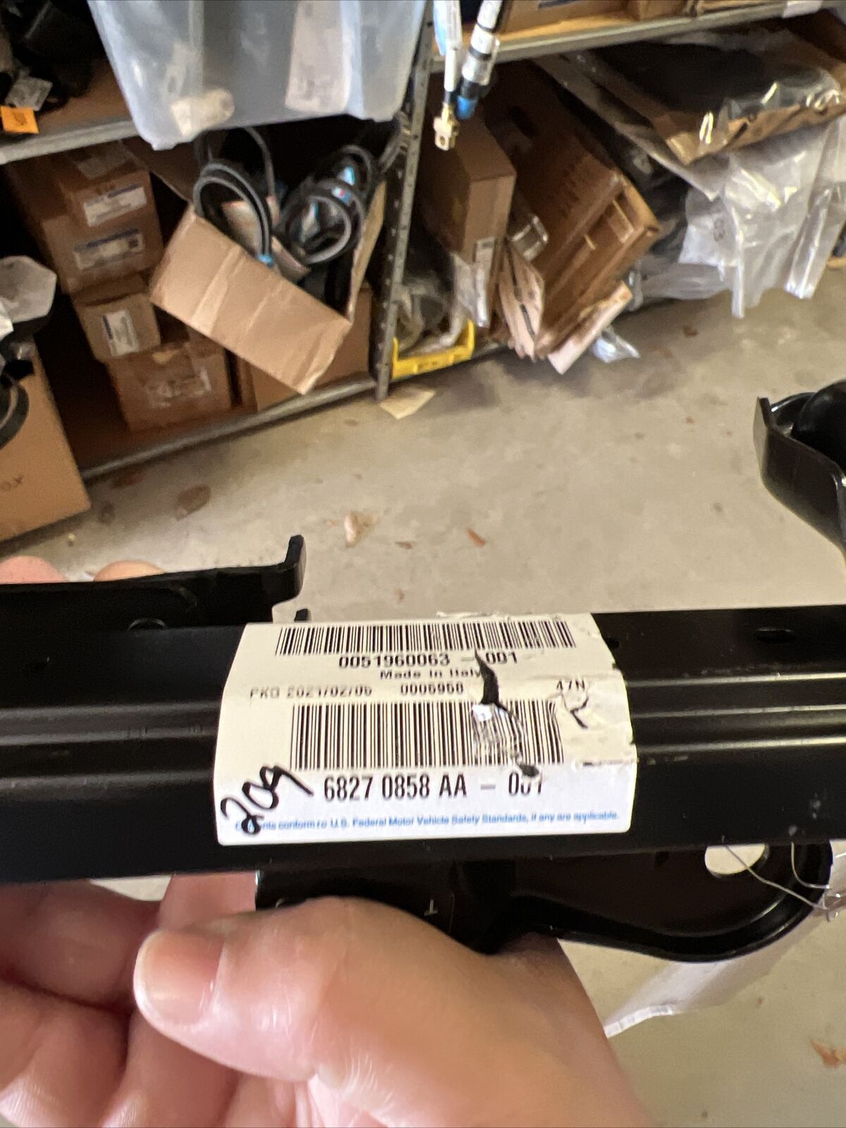 New OEM Genuine Mopar Fiat 500X 2016-2020 Driver Side Seat Track 68270858AA