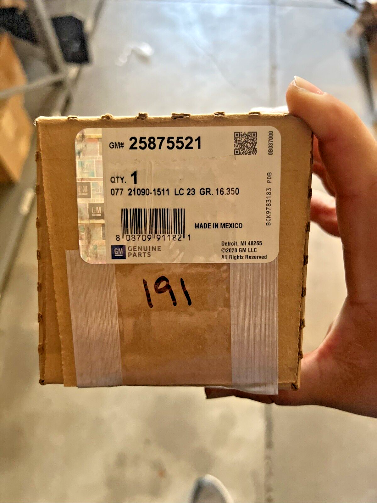 Genuine OEM GM Chevrolet Front Driver Side Exterior Door Handle 04-12 25875521