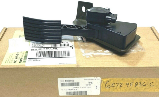 New OEM Navistar Accelerator Gas Pedal 3709047C91 6E7Z9F836C