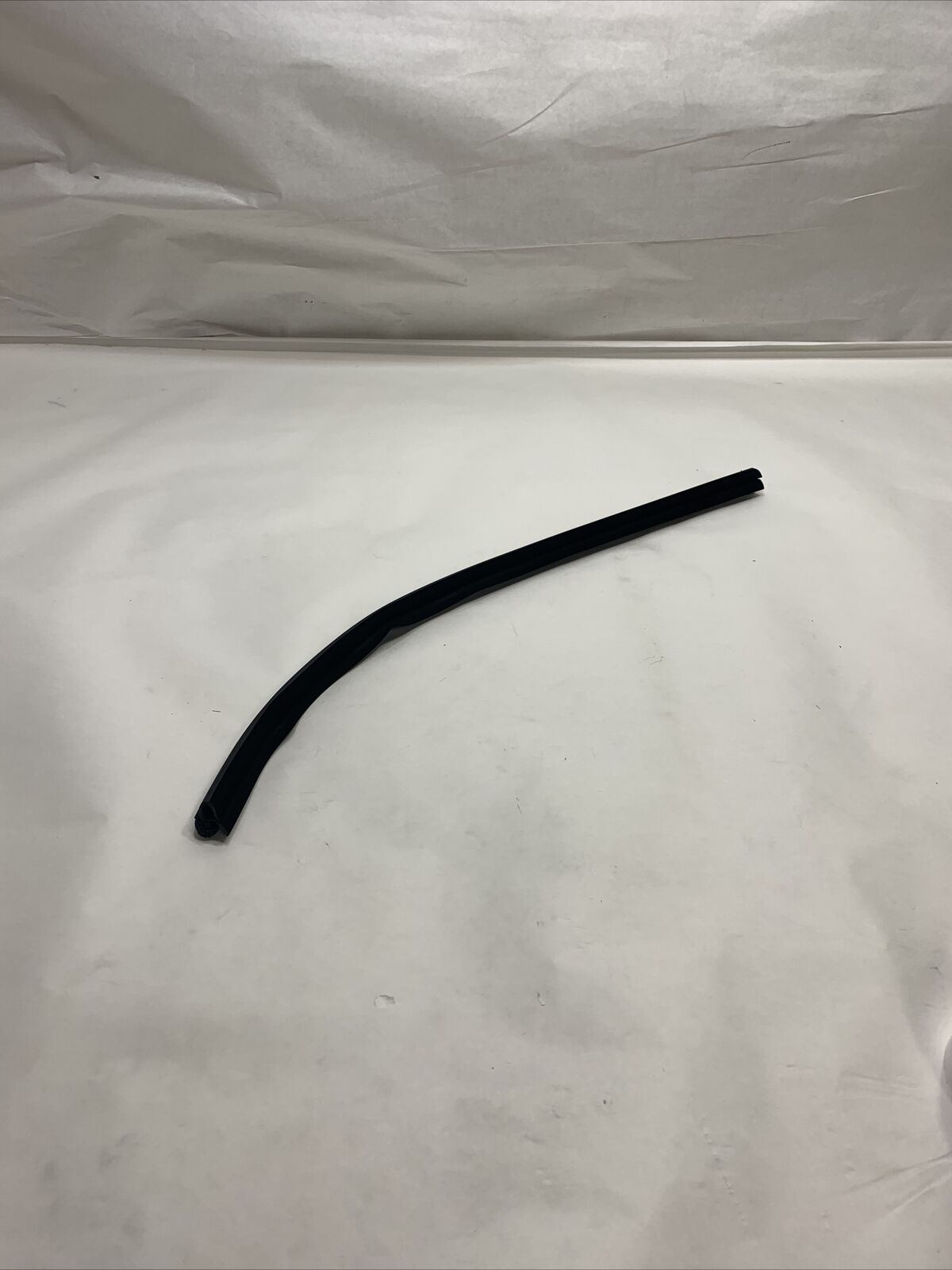 New OEM Hyundai Tucson Rear Left Door Weatherstrip 2015-20 83231-D3000