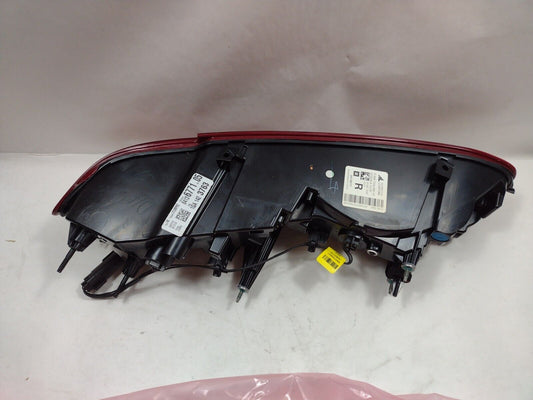 Genuine OEM GM Chevrolet Camaro Passenger Side Tail Light 2016-2018 84136771
