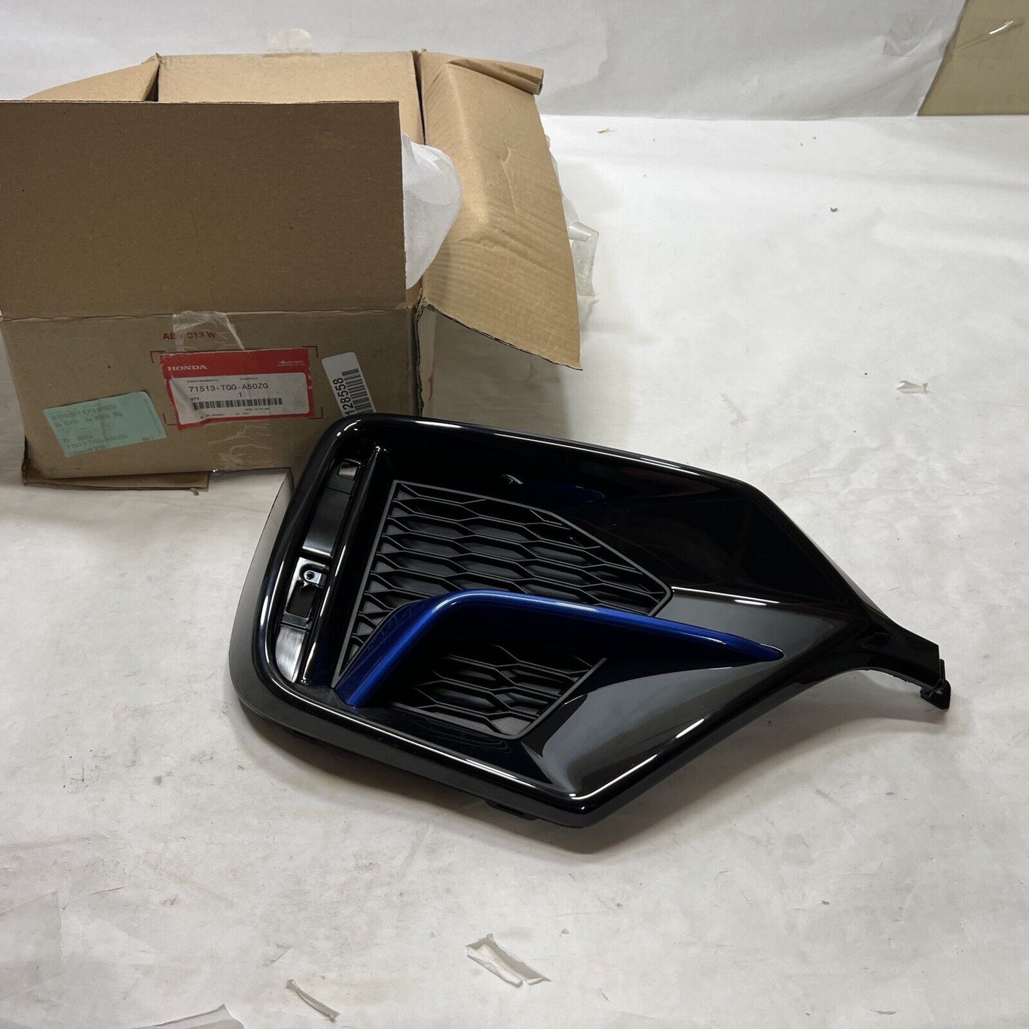 New OEM Genuine Honda Civic 20-21 Bumper Grille Insert Garnish 71513TGGA50ZG