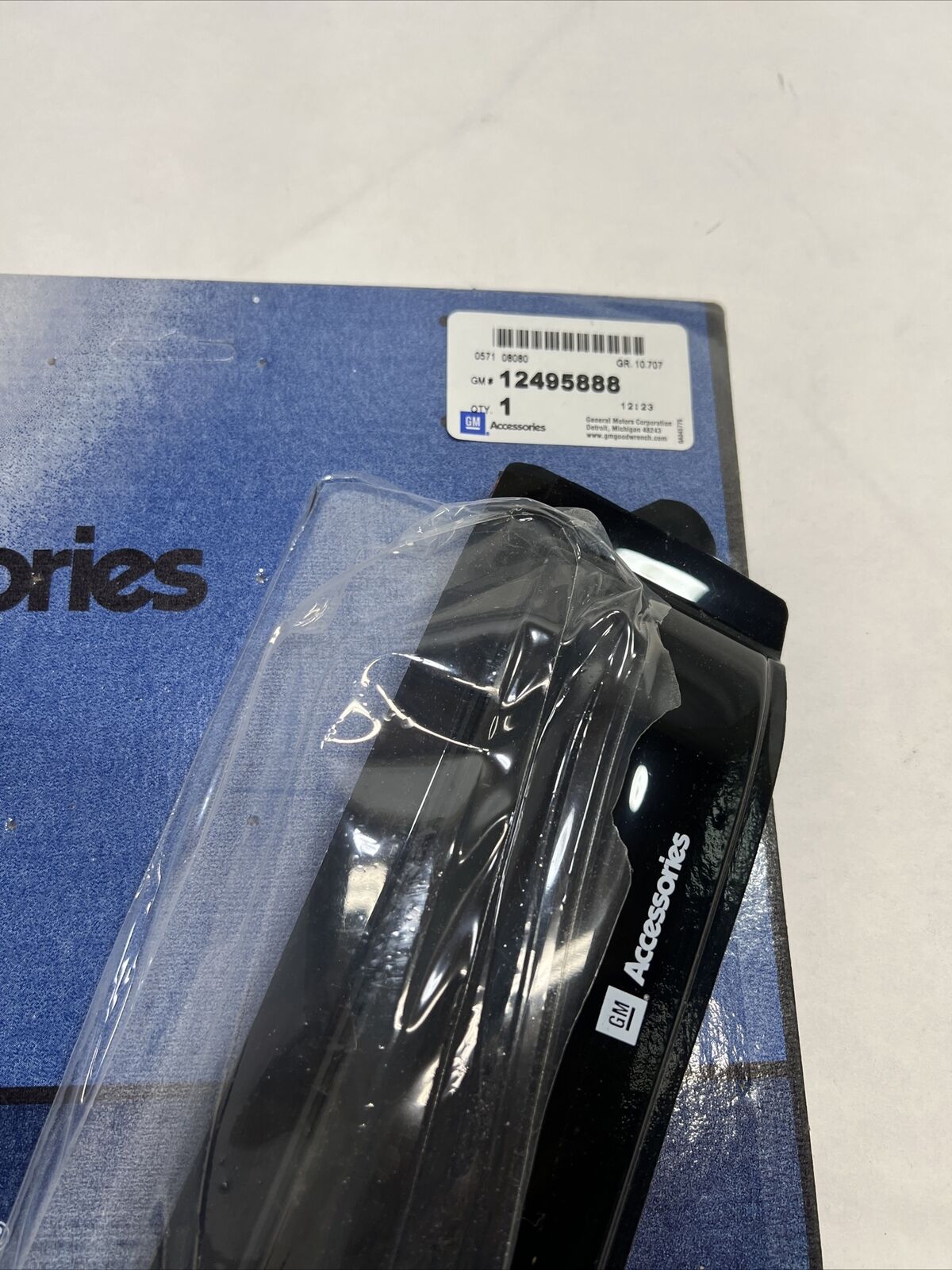 New OEM GM Chevy Tracker Front Window Air Deflectors 1999-2004 12495888