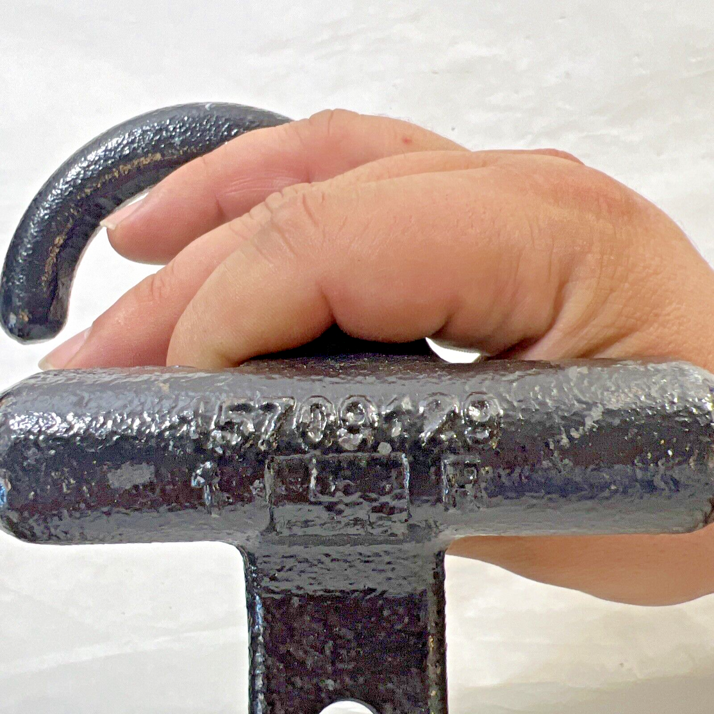 Genuine OEM GM Chevrolet Silverado 1500 Front Right Side Tow Hook 99-07 15709128