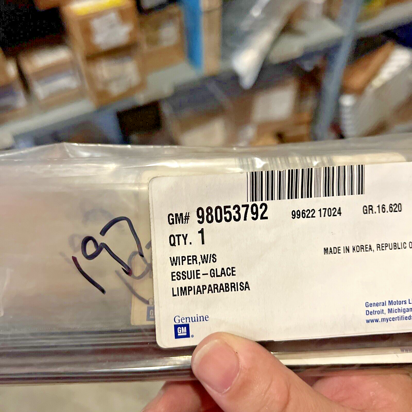 Genuine OEM GM Chevrolet LCF 3500 Windshield Wiper Blade 16-18 98053792